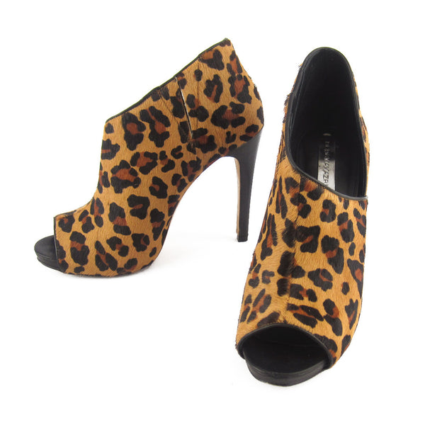 BCBG Maxazria Pony Leopard Booties sz 8